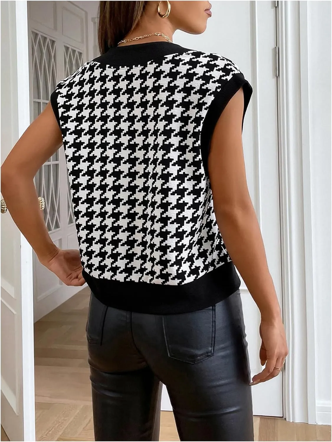 WDIRARA Women's Houndstooth Button Down V Neck Sleeveless Color Block Vest Jacket