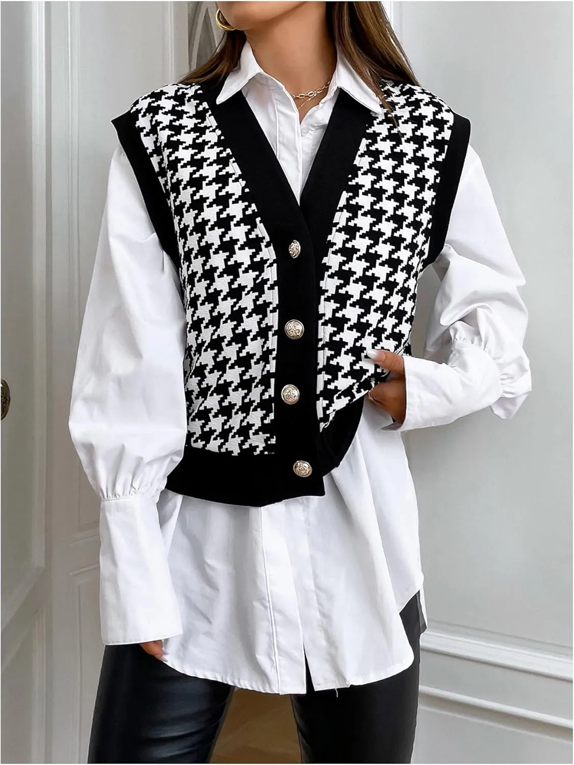 WDIRARA Women's Houndstooth Button Down V Neck Sleeveless Color Block Vest Jacket