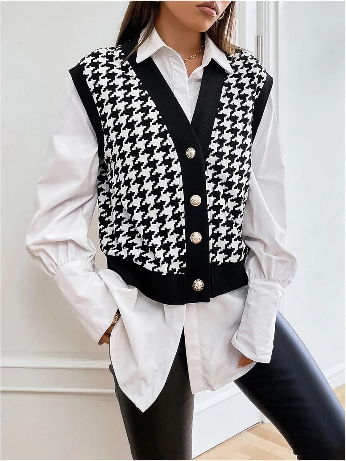 WDIRARA Women's Houndstooth Button Down V Neck Sleeveless Color Block Vest Jacket