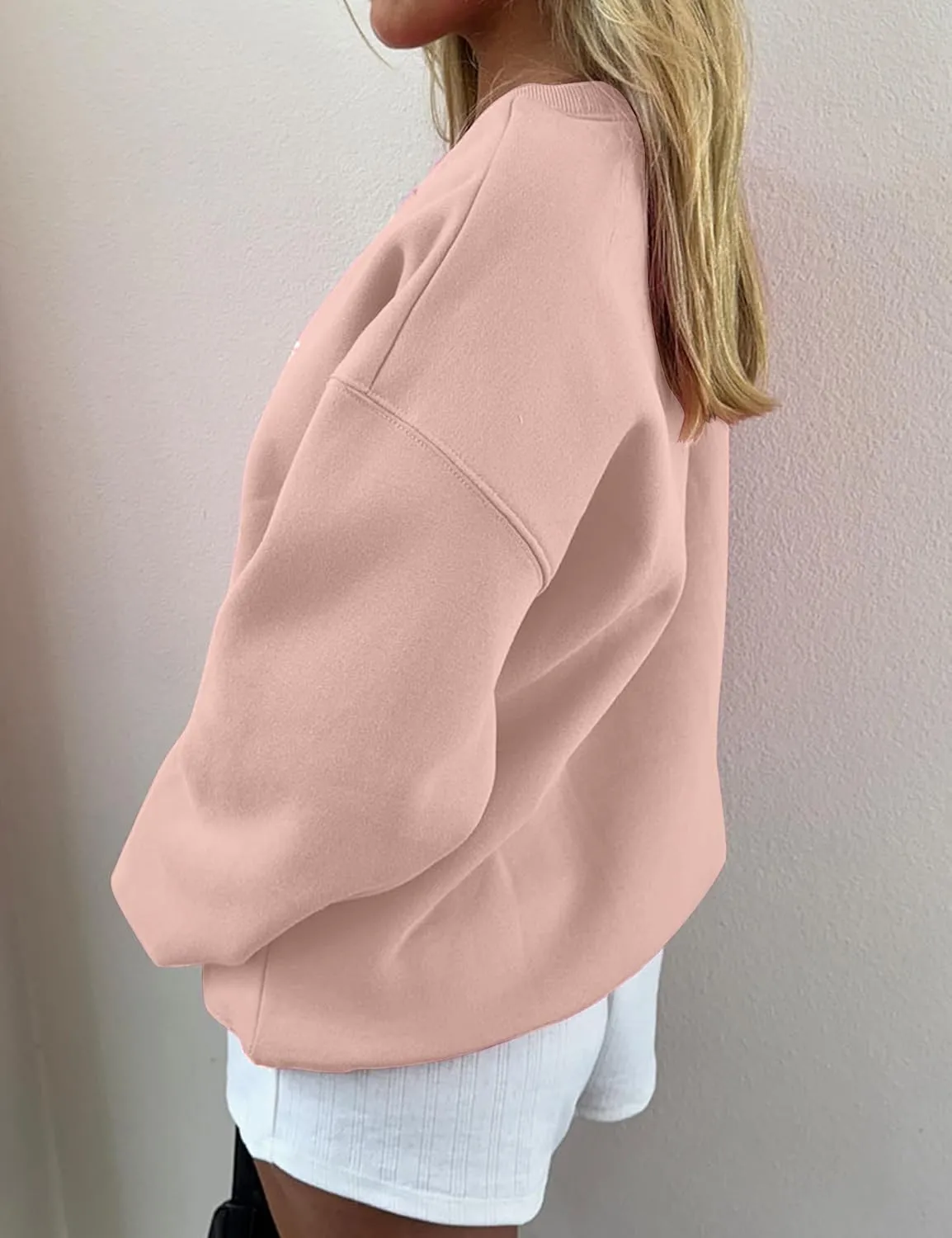Ythomm Womens Bow Graphic Sweatshirts Oversized Crewneck Drop Shoulder Pullover Sweatshirt Long Sleeve Tops 2024 Fall Outfit