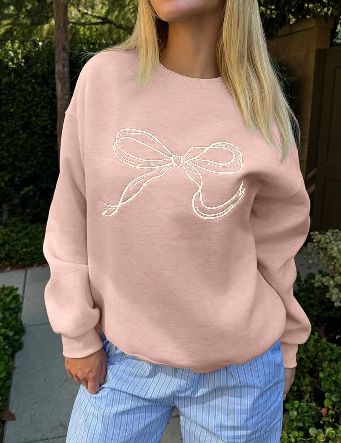 Ythomm Womens Bow Graphic Sweatshirts Oversized Crewneck Drop Shoulder Pullover Sweatshirt Long Sleeve Tops 2024 Fall Outfit